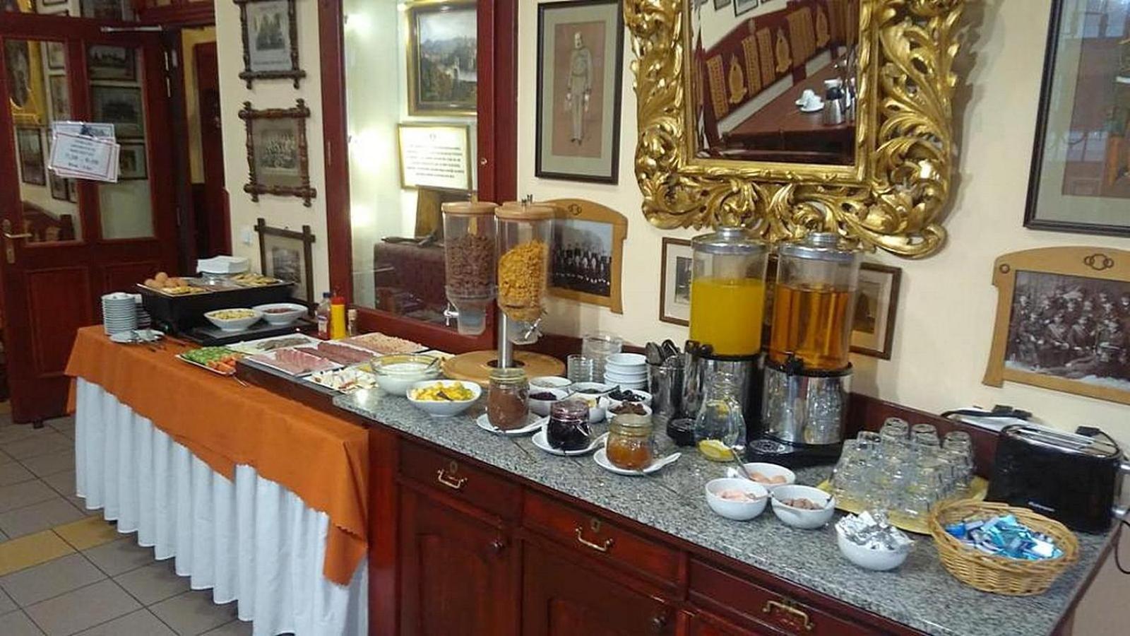 Hotel Cisar Ferdinand لوكيت المظهر الخارجي الصورة