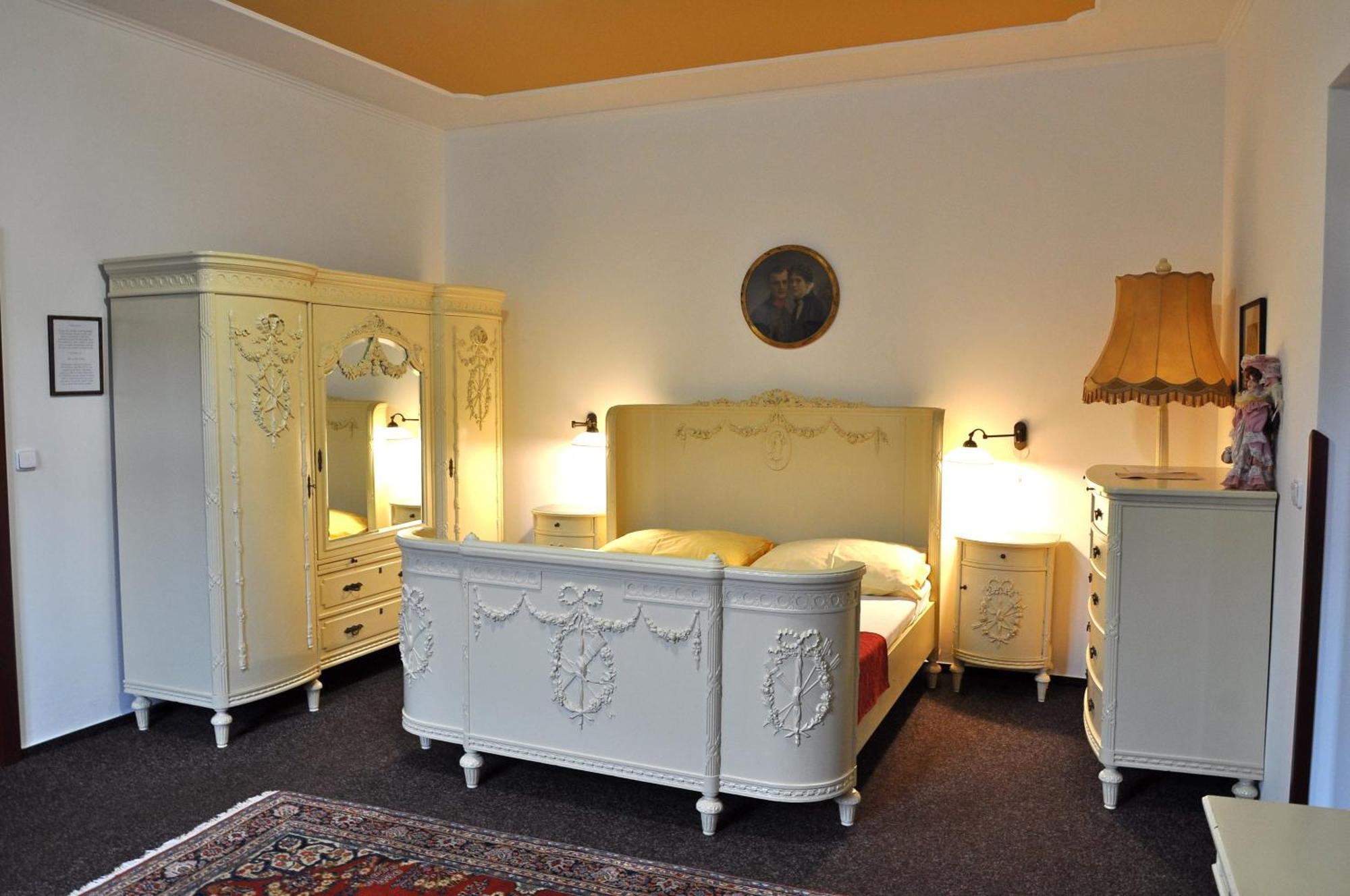 Hotel Cisar Ferdinand لوكيت المظهر الخارجي الصورة